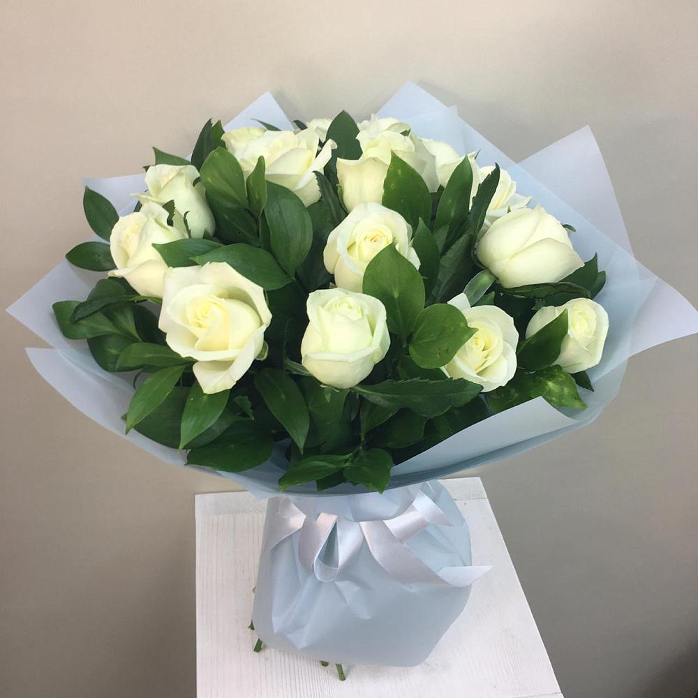 Букет 15 Белых роз Проуд в Шварцевский