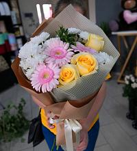 Букет цветов из:  Герберы, Розы и Хризантемы в Шварцевский