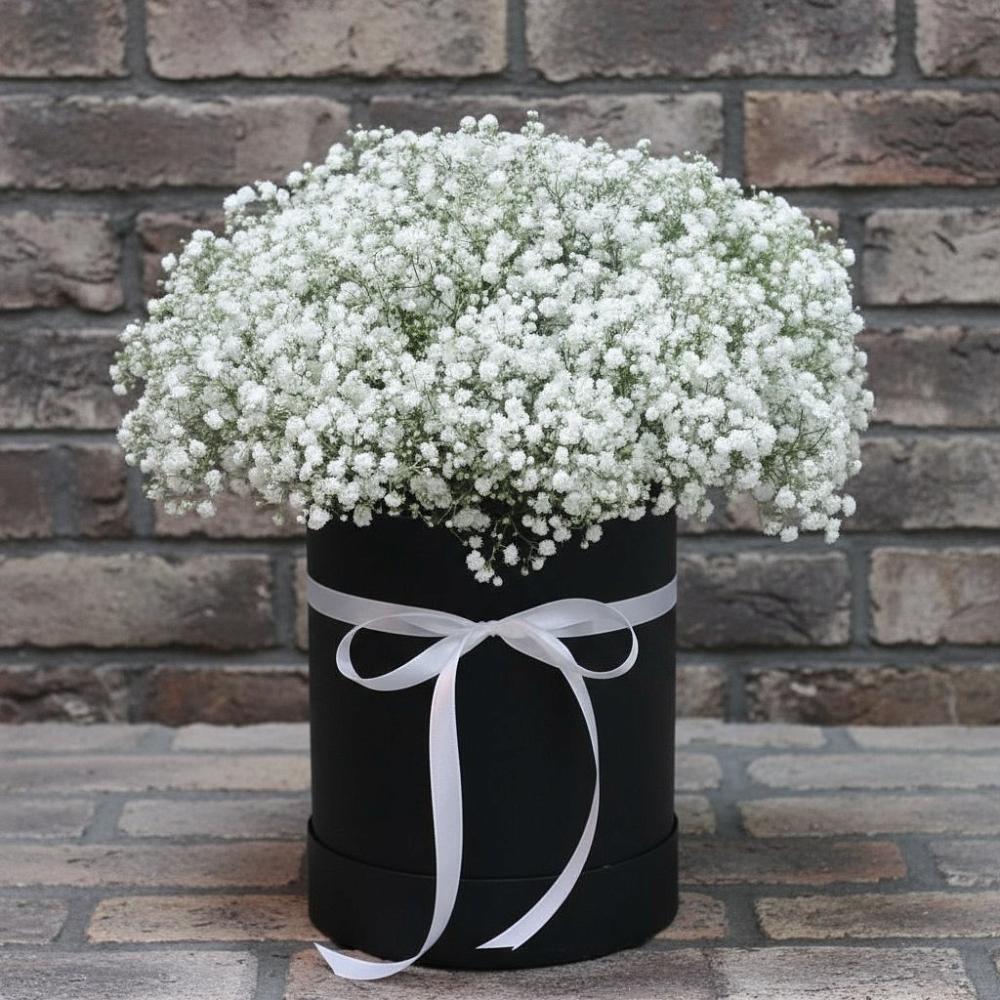 Цветочная композиция из Гипсофила в шляпной коробке в Шварцевский