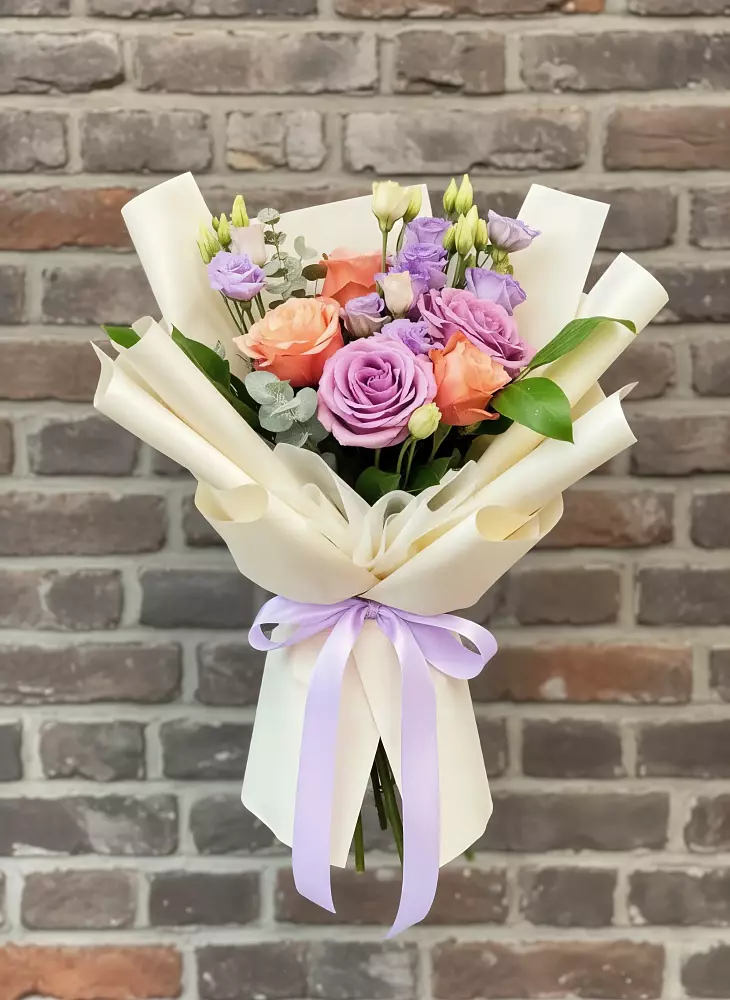 Букет цветов из: Лизиантусы и Розы в Шварцевский