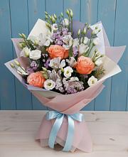 Букет цветов из:  Лизиантусы, Розы, Альстромерии и Гипсофила в Шварцевский