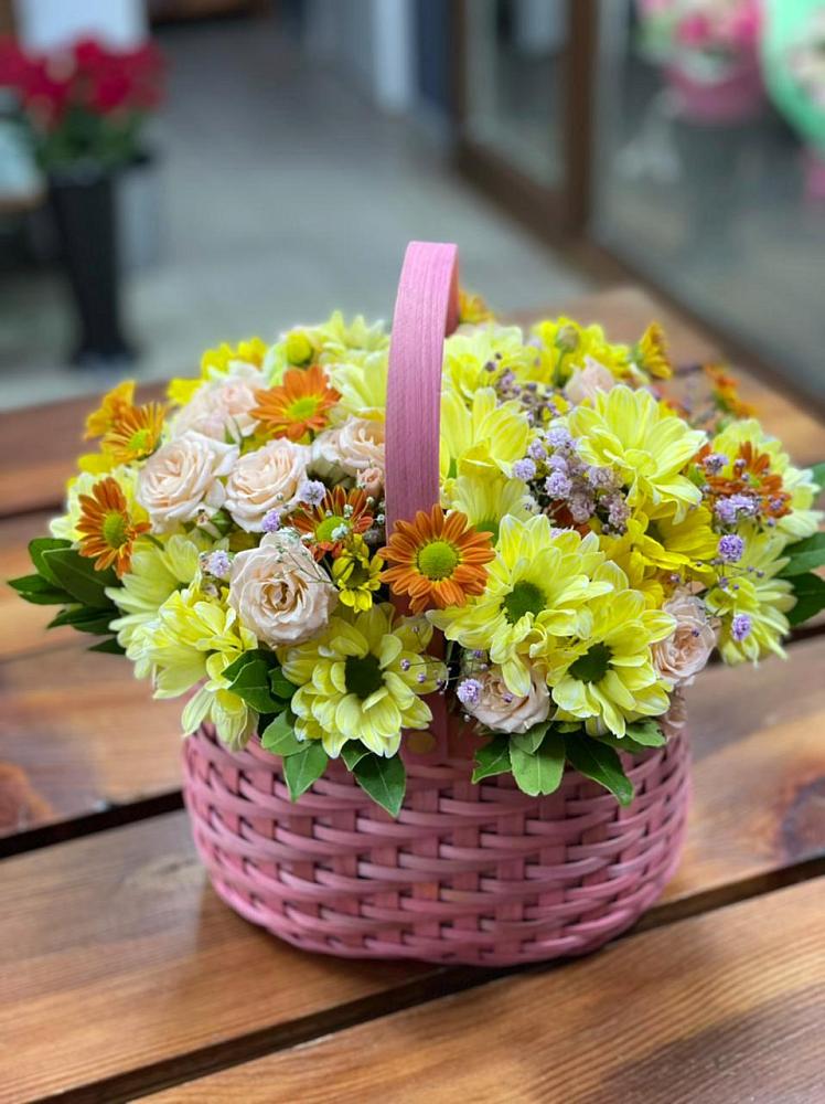 Цветочная композиция из Хризантемы и Розы в корзине в Шварцевский