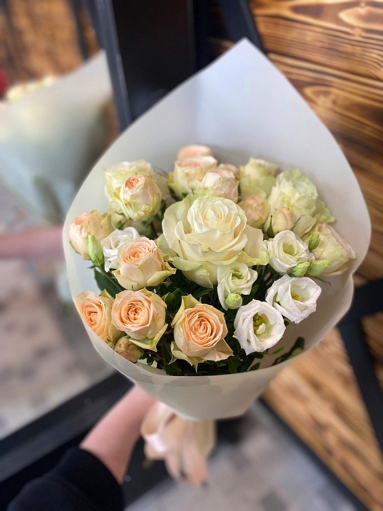 Букет цветов из: Розы и Лизиантусы в Шварцевский